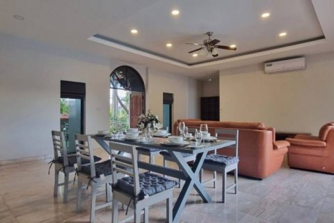 Villa in Pattaya, Thailand 5 bedrooms № 114615 - photo 4