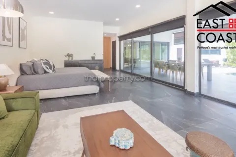 Casa de 4 dormitorios en Pattaya, Tailandia № 213196 - foto 15
