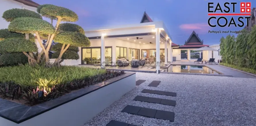 Casa de 4 dormitorios en Pattaya, Tailandia № 213196