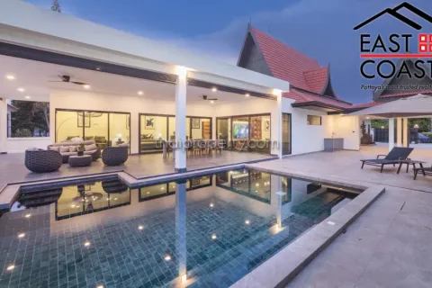 Casa de 4 dormitorios en Pattaya, Tailandia № 213196 - foto 2