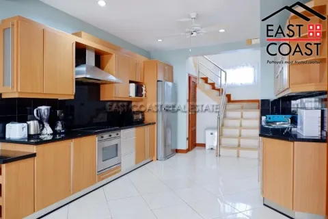 Casa de 3 dormitorios en Pattaya, Tailandia № 213198 - foto 5
