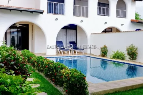 House in Pattaya, Thailand 3 bedrooms № 213198