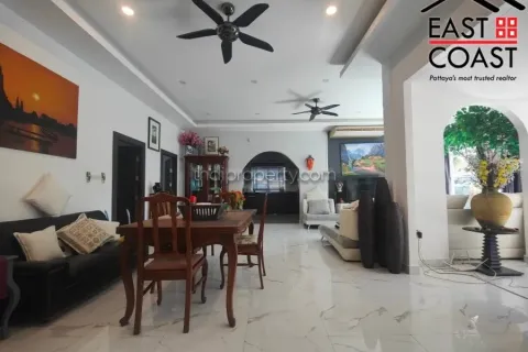 Casa de 3 dormitorios en Pattaya, Tailandia № 213197 - foto 11