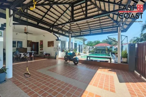 Casa de 3 dormitorios en Pattaya, Tailandia № 213197 - foto 4