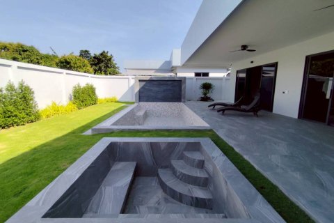 Дом в Паттайе, Таиланд с 3 спальнями  № 155774 - фото 1