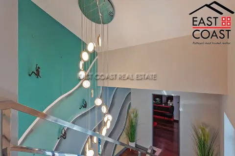 Casa de 5 dormitorios en Pattaya, Tailandia № 212289 - foto 3