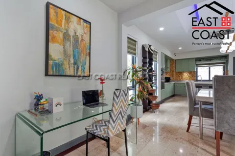 Casa de 5 dormitorios en Pattaya, Tailandia № 212289 - foto 2