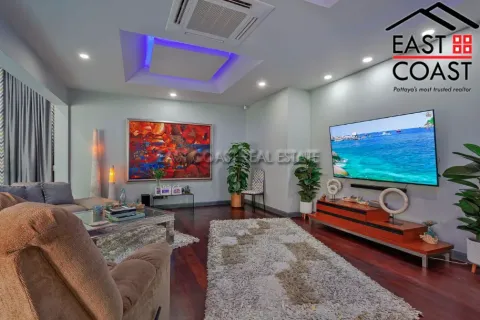 Casa de 5 dormitorios en Pattaya, Tailandia № 212289 - foto 21