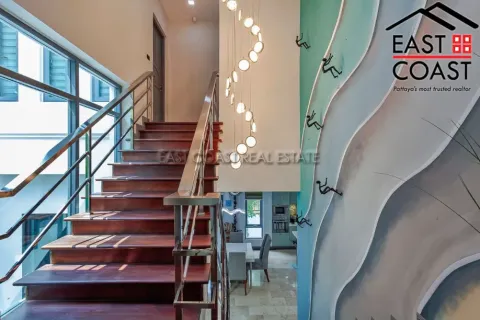 Casa de 5 dormitorios en Pattaya, Tailandia № 212289 - foto 4