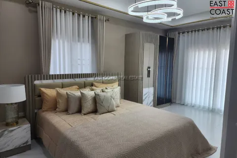 Casa de 4 dormitorios en Pattaya, Tailandia № 212286 - foto 10
