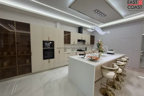 Casa de 4 dormitorios en Pattaya, Tailandia № 212287 - foto 5