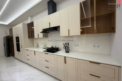 Casa de 4 dormitorios en Pattaya, Tailandia № 212287 - foto 8