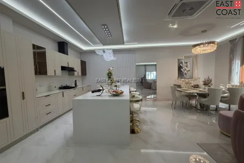 Casa de 4 dormitorios en Pattaya, Tailandia № 212287 - foto 12