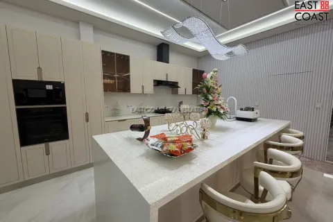 Casa de 4 dormitorios en Pattaya, Tailandia № 212287 - foto 11