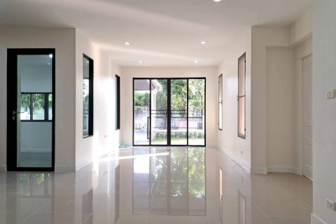 House in Prawet, Bangkok, Thailand 4 bedrooms № 163088 - photo 3