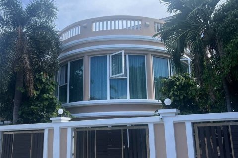 Вилла в Паттайе, Таиланд с 6 спальнями  № 153994 - фото 1