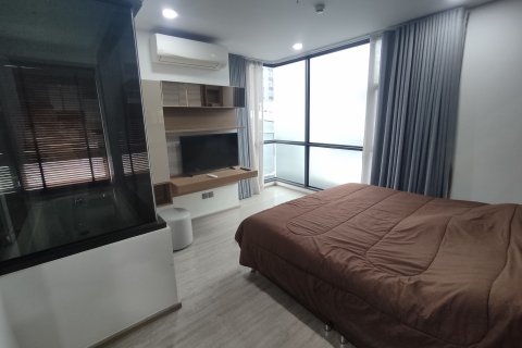 Condo à Watthana, Bangkok, Thaïlande, 2 chambres  № 137462 - photo 9