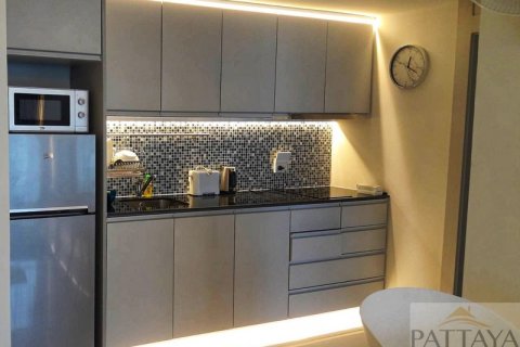 Condo in Pattaya, Thailand, 1 bedroom № 204199 - photo 2