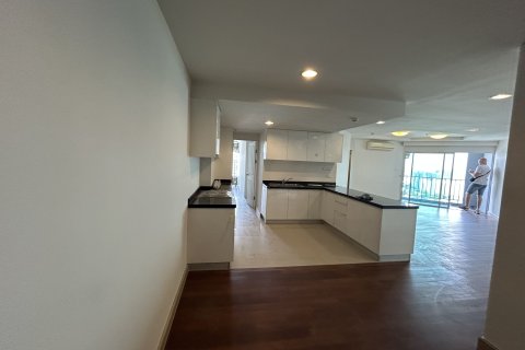 Кондоминиум с 2 спальнями в Хуай Кванге, Бангкок, Таиланд № 147735 - фото 4