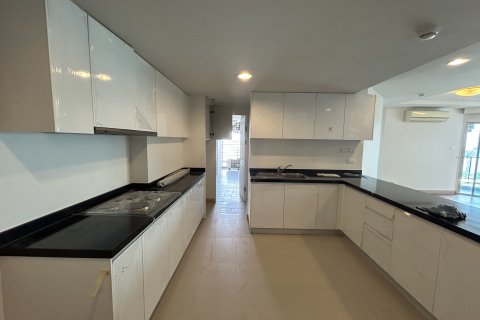 Кондоминиум с 2 спальнями в Хуай Кванге, Бангкок, Таиланд № 147735 - фото 2