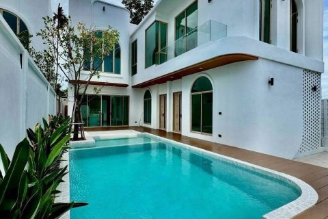 Villa in Pattaya, Thailand 5 bedrooms № 147733 - photo 2