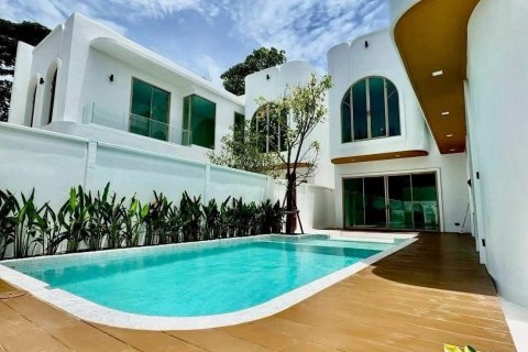 Villa in Pattaya, Thailand 5 bedrooms № 147733 - photo 4