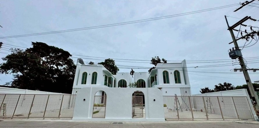 Villa in Pattaya, Thailand 5 bedrooms № 147733