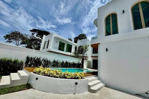 Villa in Pattaya, Thailand 5 bedrooms № 147733 - photo 3