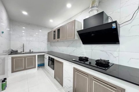 Таунхаус в Ванг Тонг Ланге, Бангкок, Таиланд с 4 спальнями  № 144713 - фото 4