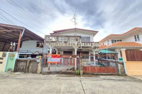Maison à Nonthaburi, Thaïlande 4 chambres № 154810 - photo 1