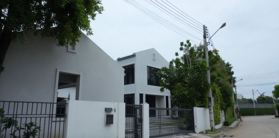Maison à Pathum Thani, Thaïlande 5 chambres № 154812