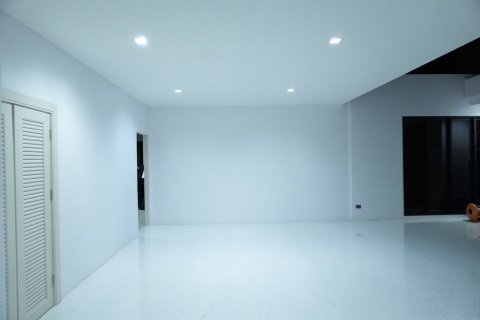 Maison à Pathum Thani, Thaïlande 5 chambres № 154812 - photo 5