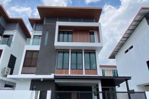 Дом в Суан Луанге, Бангкок, Таиланд с 3 спальнями  № 114039 - фото 1