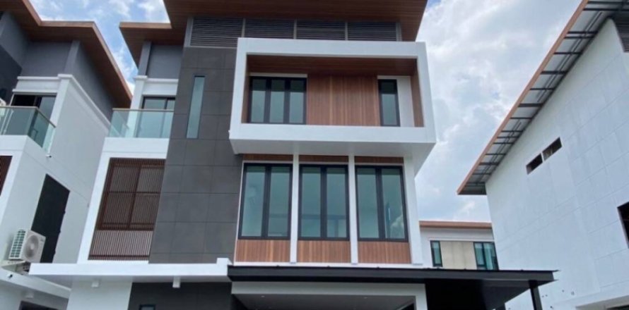 Дом в Суан Луанге, Бангкок, Таиланд с 3 спальнями  № 114039