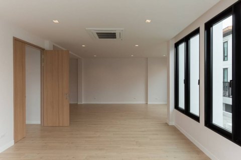 Дом в Суан Луанге, Бангкок, Таиланд с 3 спальнями  № 114039 - фото 10