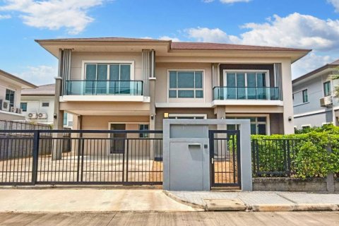 Дом в Сапхансунге, Бангкок, Таиланд с 4 спальнями  № 114041 - фото 1