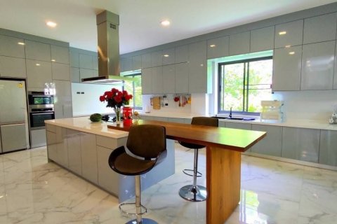 Villa in Mae Rim, Thailand 4 bedrooms № 135544 - photo 16