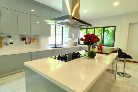 Villa in Mae Rim, Thailand 4 bedrooms № 135544 - photo 17