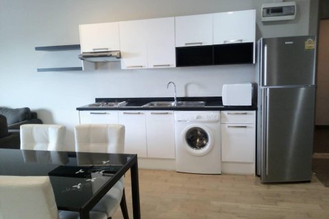 Condo in Watthana, Bangkok, Thailand, 2 bedrooms  № 135545 - photo 2