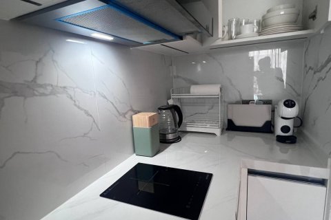 Condo in Phuket, Thailand, 2 bedrooms  № 135686 - photo 12