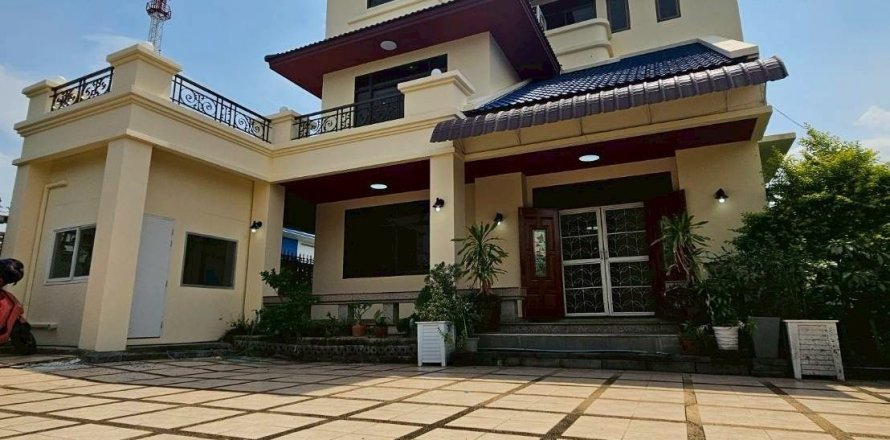 Дом в Бангкоке, Таиланд с 7 спальнями  № 141425