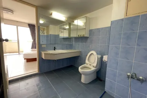 Condo in Bangkok, Thailand, 2 bedrooms № 136973 - photo 20