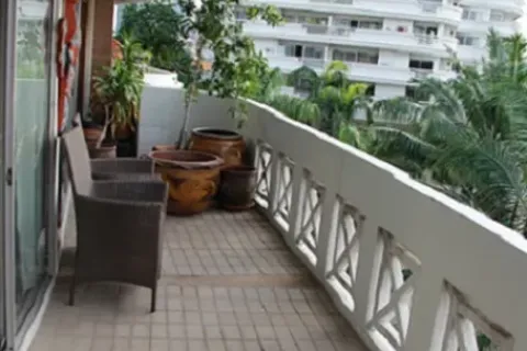 Condo in Bangkok, Thailand, 2 bedrooms № 136973 - photo 22