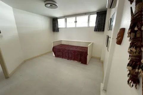 Condo in Bangkok, Thailand, 2 bedrooms № 136973 - photo 19