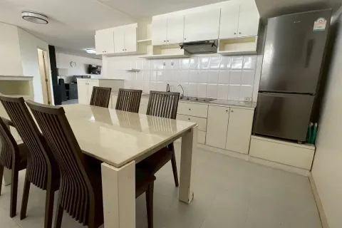 Condo in Bangkok, Thailand, 2 bedrooms № 136973 - photo 14