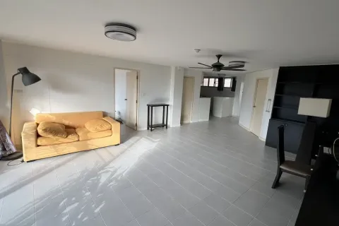 Condo in Bangkok, Thailand, 2 bedrooms № 136973 - photo 12