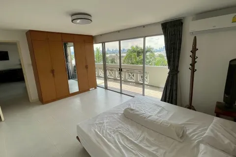 Condo in Bangkok, Thailand, 2 bedrooms № 136973 - photo 18