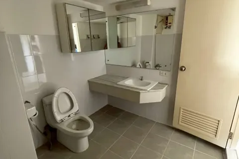 Condo in Bangkok, Thailand, 2 bedrooms № 136973 - photo 21