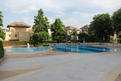 Condo in Bangkok, Thailand, 2 bedrooms № 136973 - photo 25