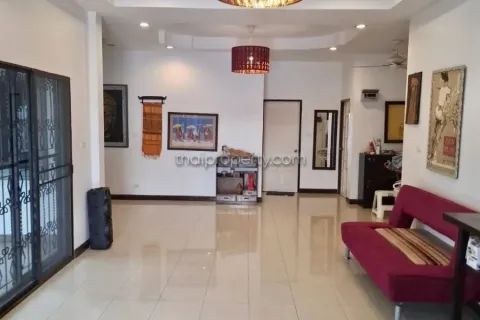 Casa de 3 dormitorios en Pattaya, Tailandia № 213326 - foto 10
